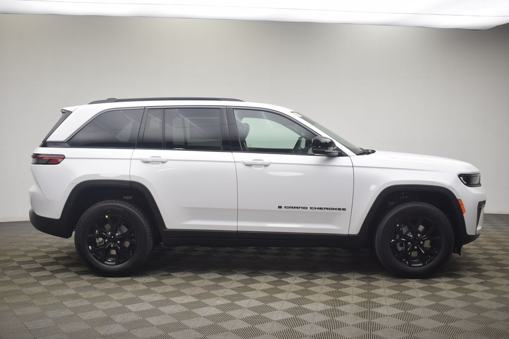 new 2026 Jeep Grand Cherokee car, priced at $39,516