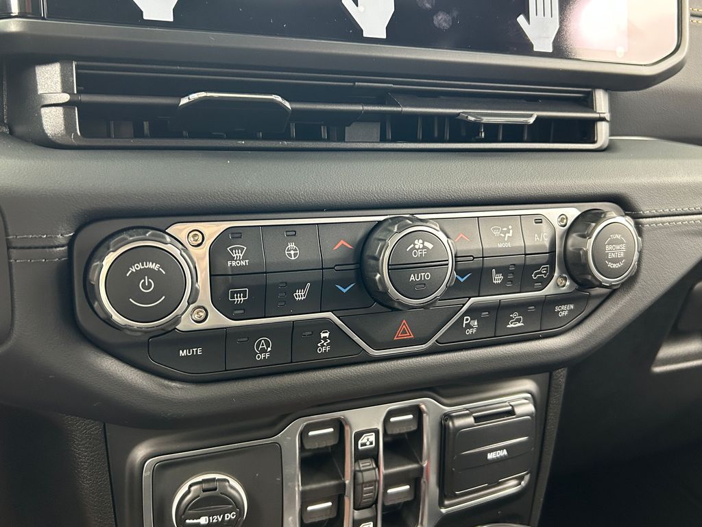 New 2026 Bright White Clearcoat Jeep Sahara image 22