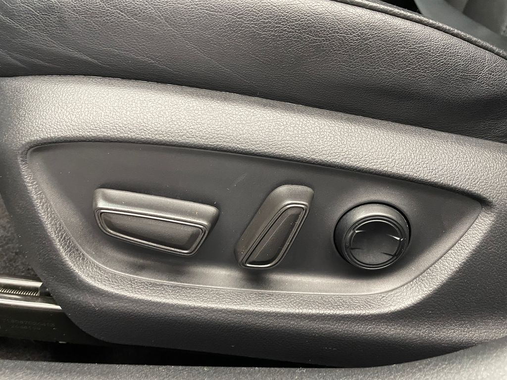 Thumbnail: 2019 Toyota Avalon - 14