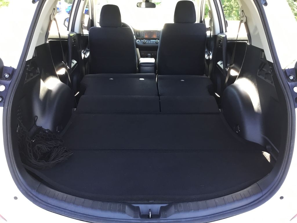 Thumbnail: 2018 Toyota RAV4 - 17