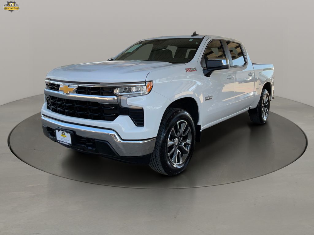 View vehicle photo 4
