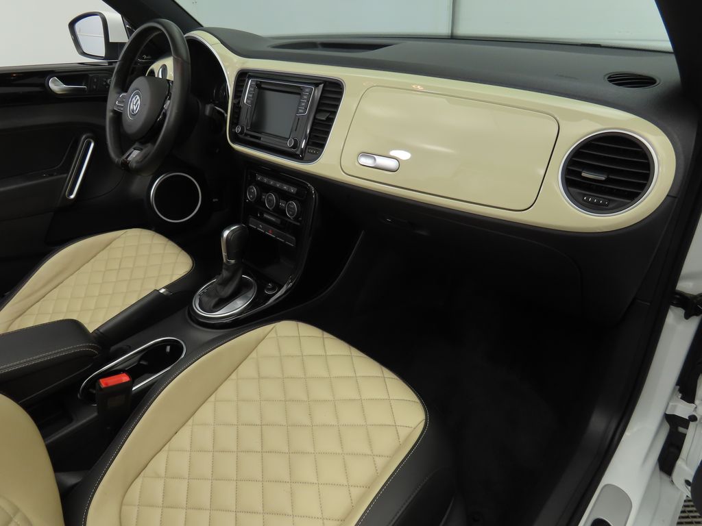 Thumbnail: 2019 Volkswagen Beetle - 23