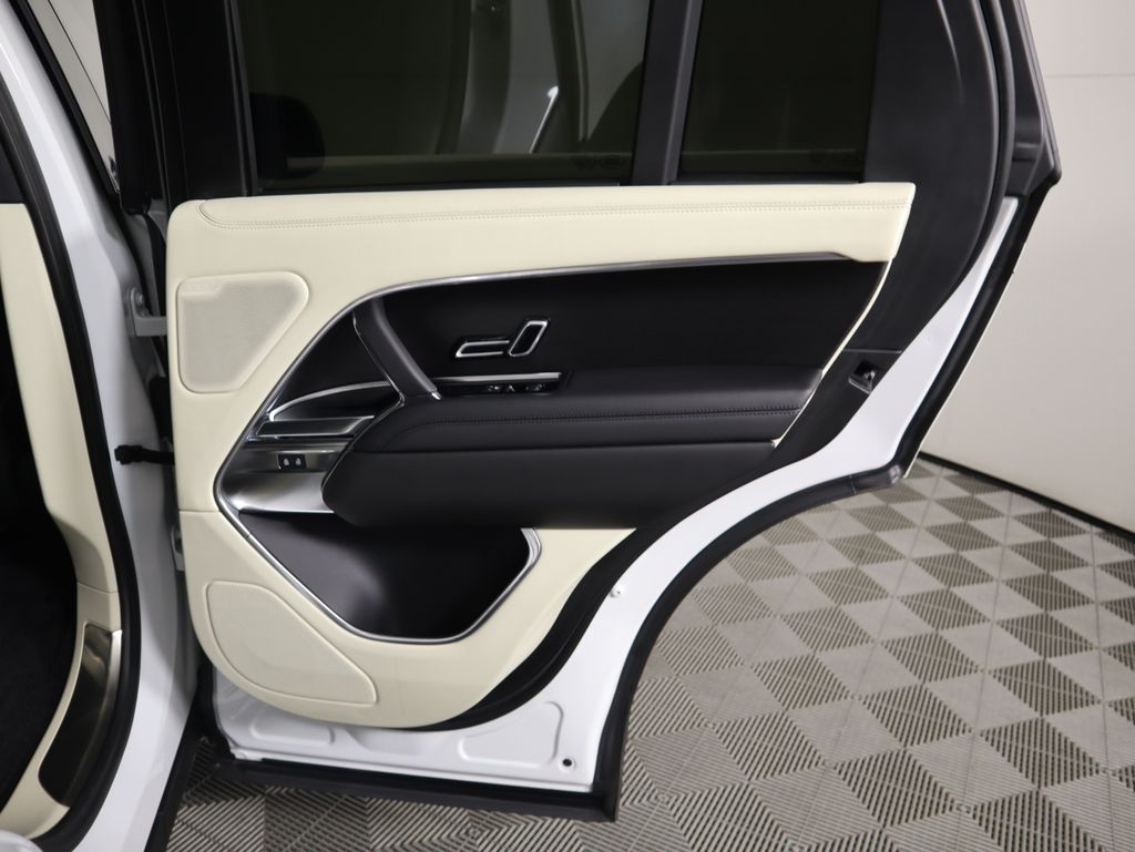2023 Land Rover Range Rover SE 28