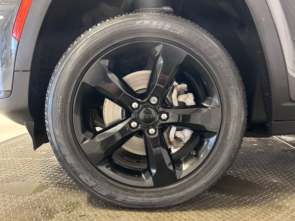 used 2022 Jeep Grand Cherokee L car, priced at $32,899