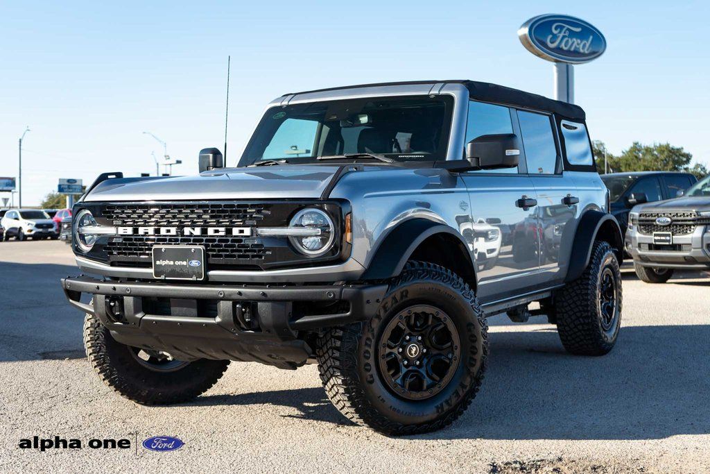 Silver Metallic 2024 Ford Bronco Wildtrak 4-Door 4WD SUV / Crossover Four-Wheel Drive Automatic