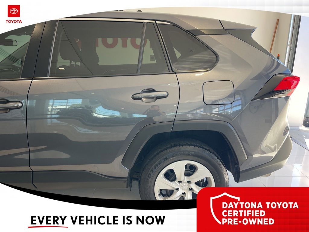 2024 Toyota RAV4 LE - Photo 19