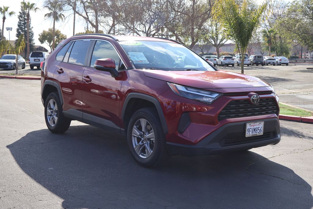 2023 Toyota RAV4 XLE 3