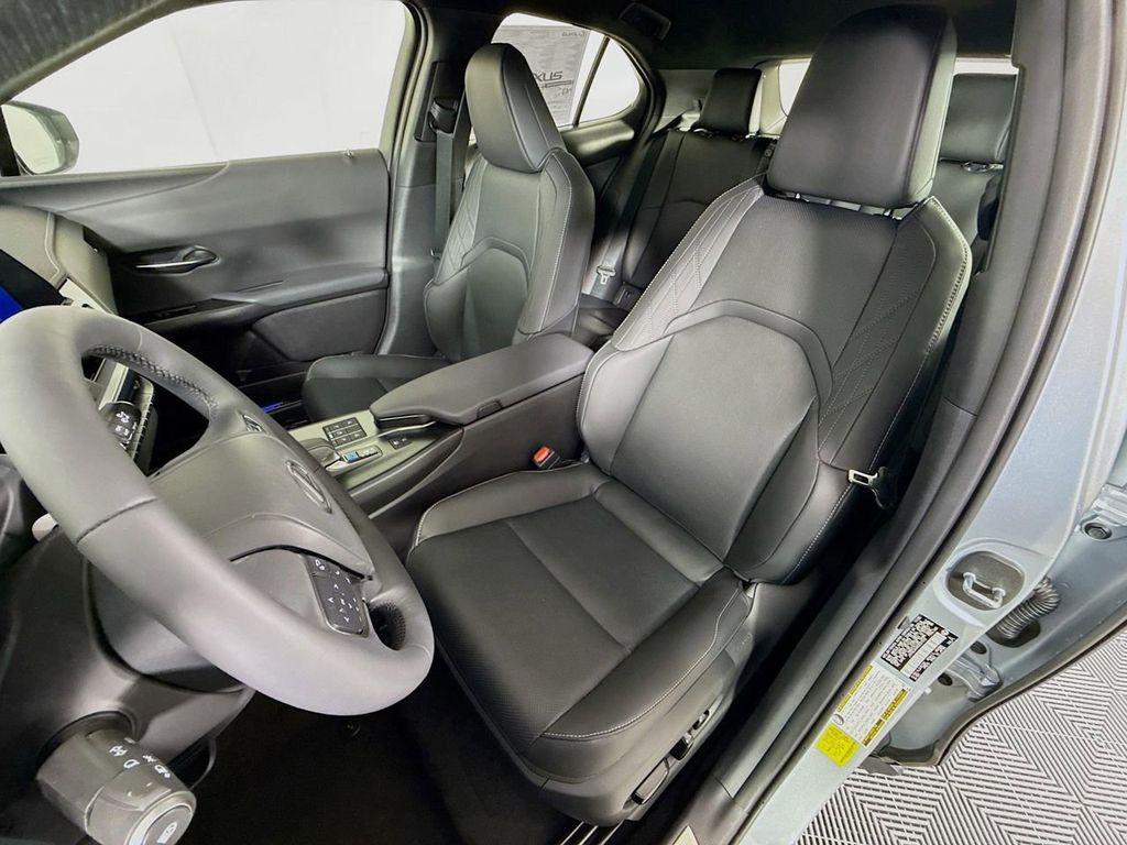 Thumbnail: 2025 Lexus UX - 16