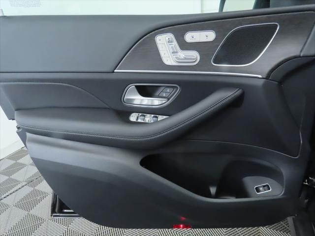 Thumbnail: 2026 Mercedes-Benz GLE - 26