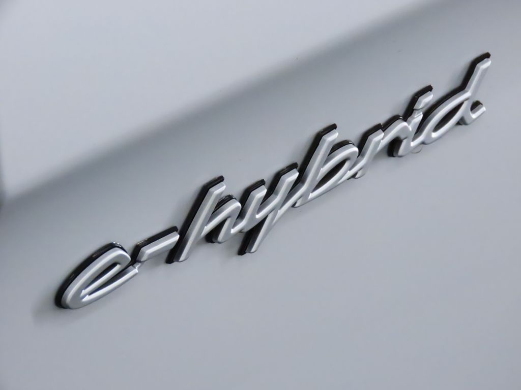 Thumbnail: 2026 Porsche Panamera - 13
