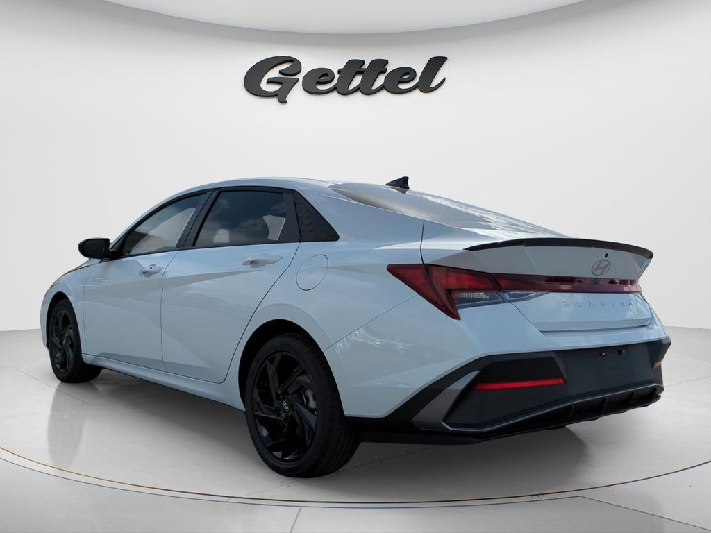 Used 2026 White Hyundai SEL Sport image 7