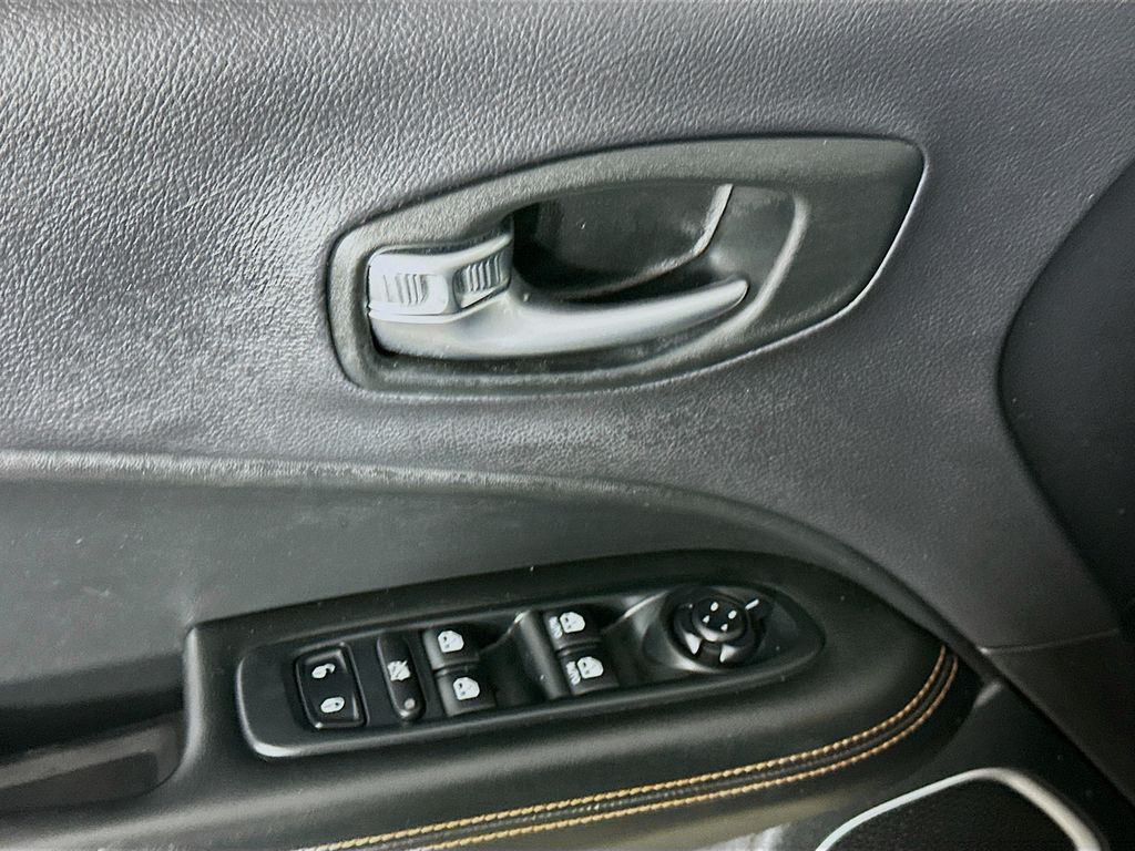 Used 2018 Gray Jeep Limited image 24