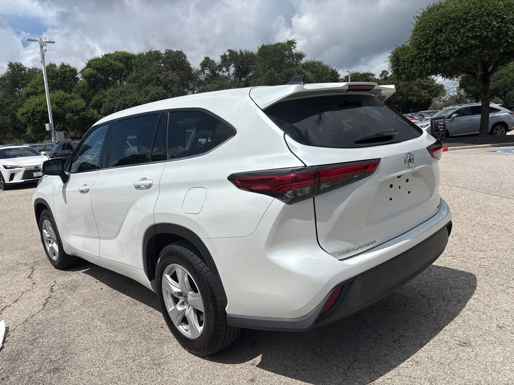 Thumbnail: 2022 Toyota Highlander - 3
