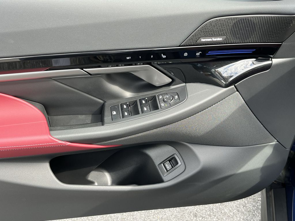 Thumbnail: 2025 BMW 5 Series - 13