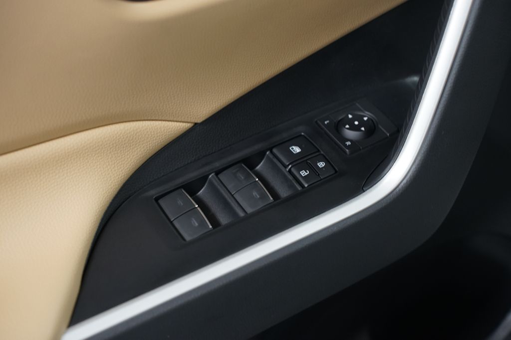 Thumbnail: 2025 Toyota RAV4 - 31