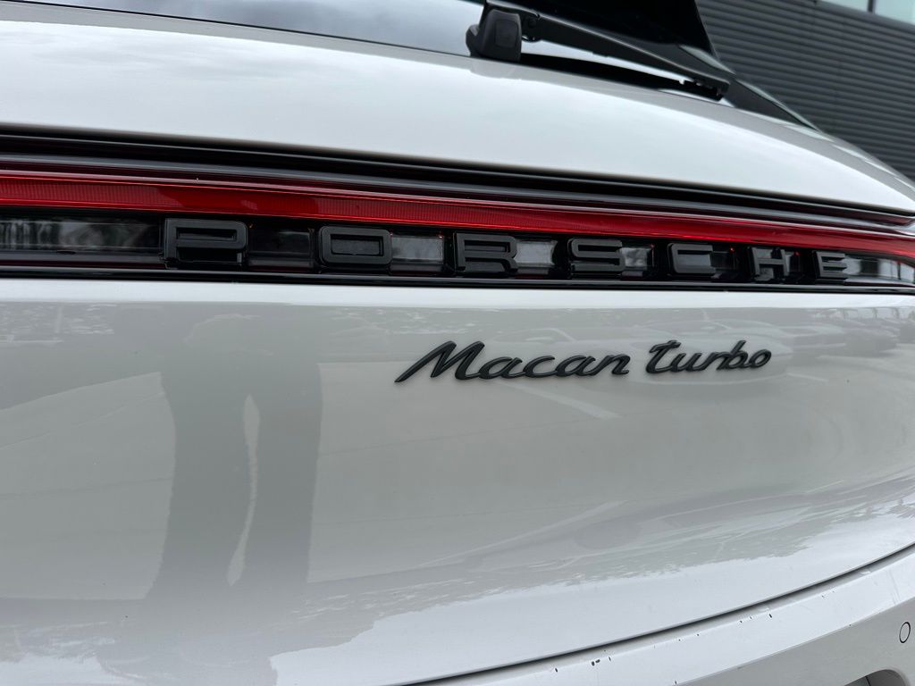 Thumbnail: 2021 Porsche Macan - 14