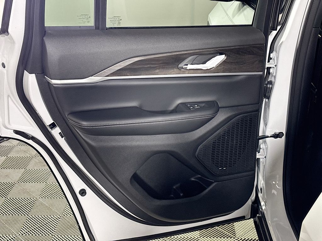2026 Jeep Grand Cherokee Altitude