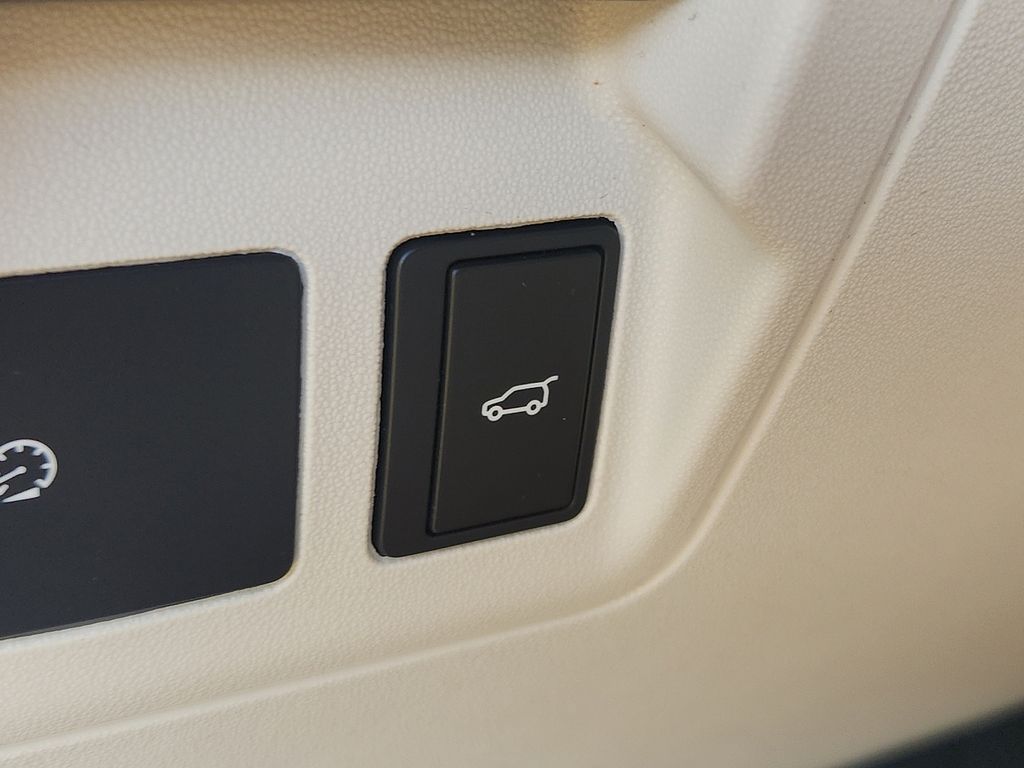 Thumbnail: 2022 Land Rover Range Rover Velar - 27