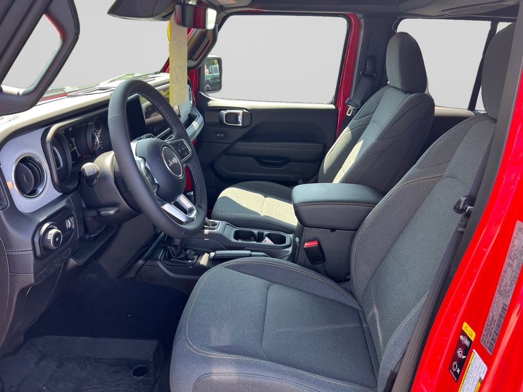 2025 Jeep Wrangler Sahara - 9