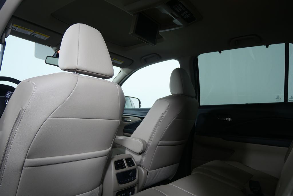 Thumbnail: 2017 Honda Pilot - 19