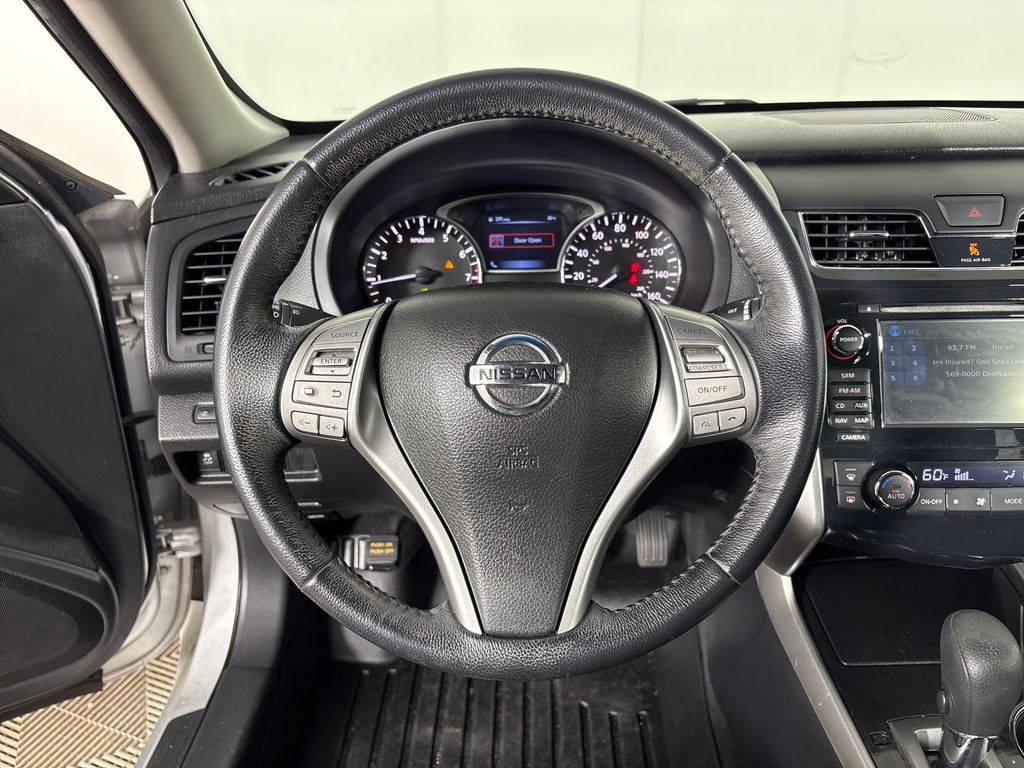 Used 2014 Silver Nissan 2.5 SV image 17