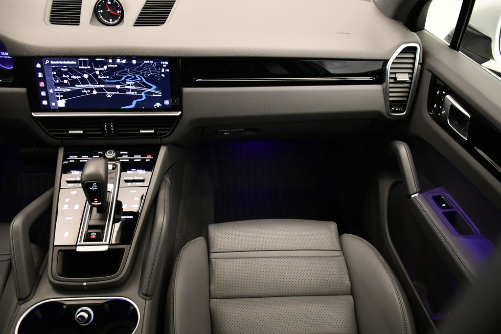 Thumbnail: 2023 Porsche Cayenne - 24