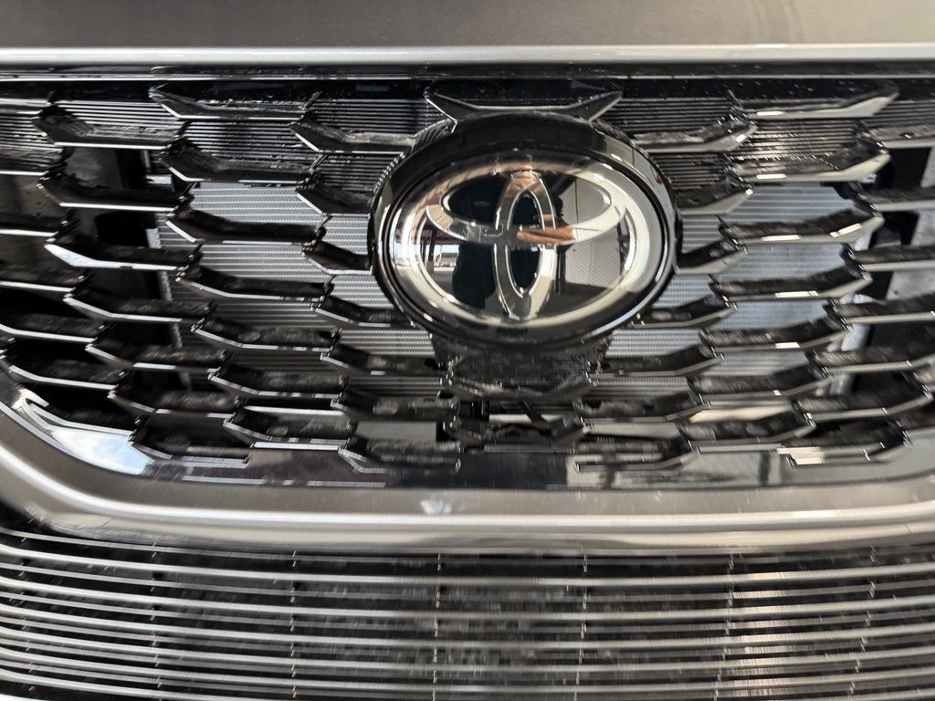 Thumbnail: 2026 Toyota Highlander - 15