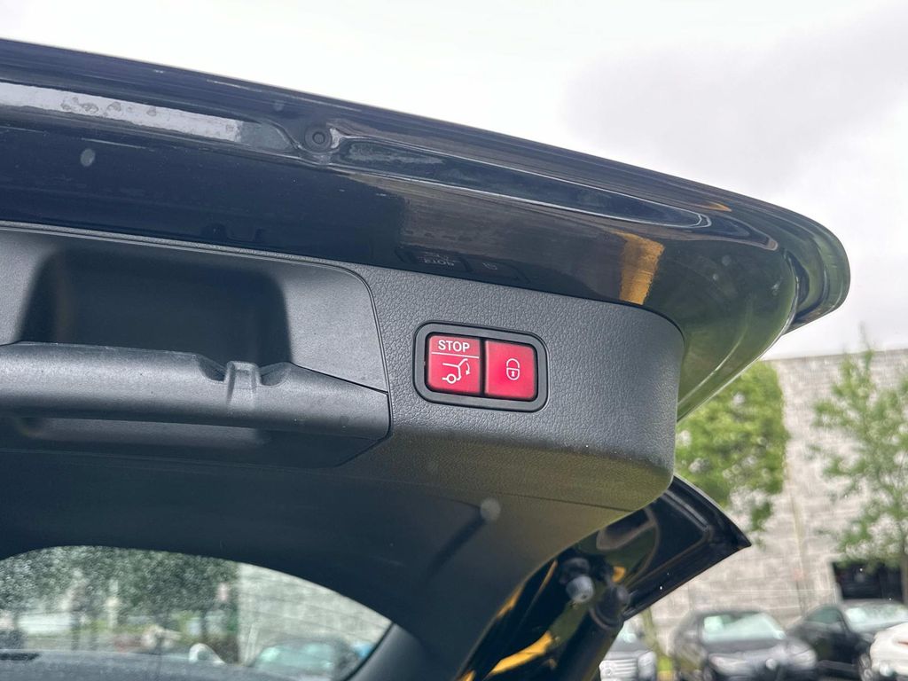 Thumbnail: 2021 Mercedes-Benz GLB - 26