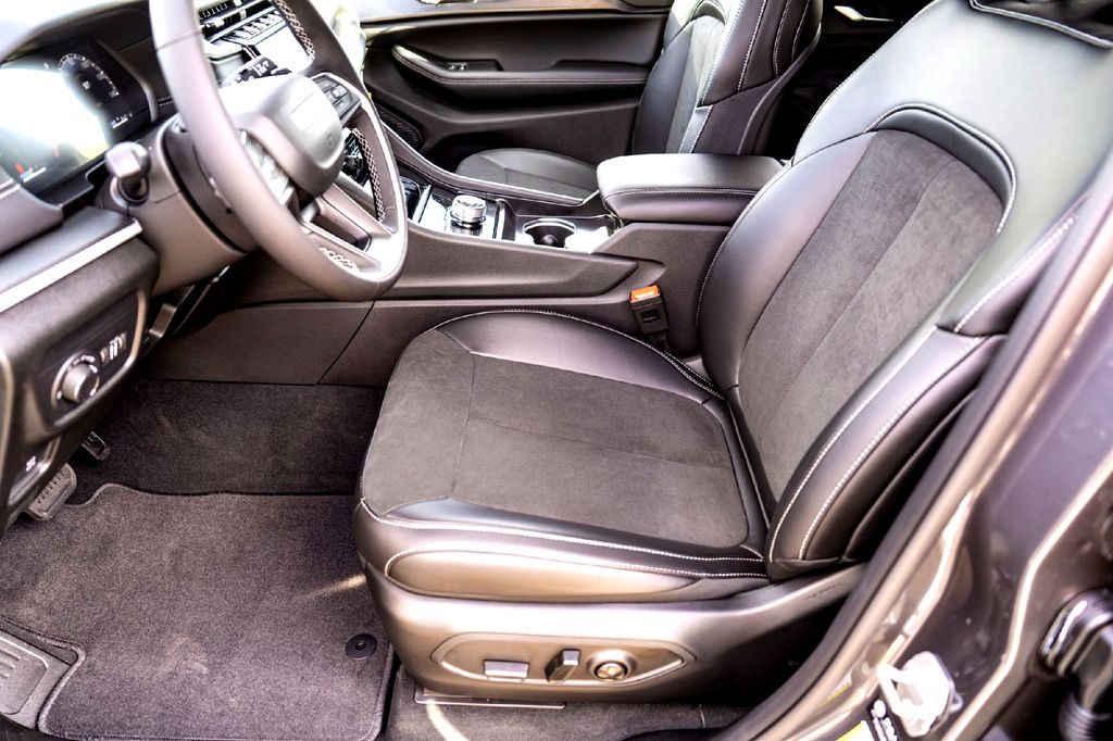 New Car 2025 Jeep Grand Cherokee L  Altitude For Sale Under $50,000 In Taylor, Texas