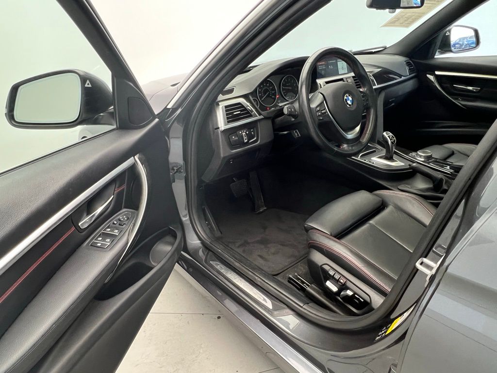 Thumbnail: 2018 BMW 3 Series - 23