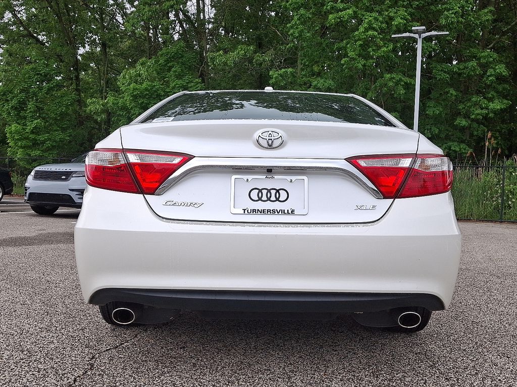 2017 Toyota Camry XLE 5