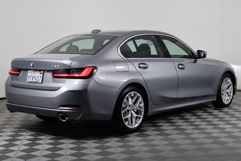 Thumbnail: 2025 BMW 3 Series - 4