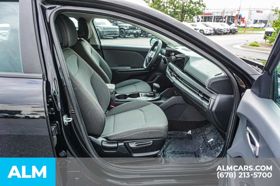 Used 2025 Black Kia LXS image 23