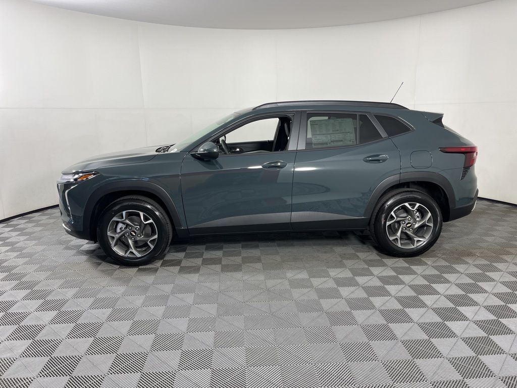 Thumbnail: 2025 Chevrolet Trax - 2