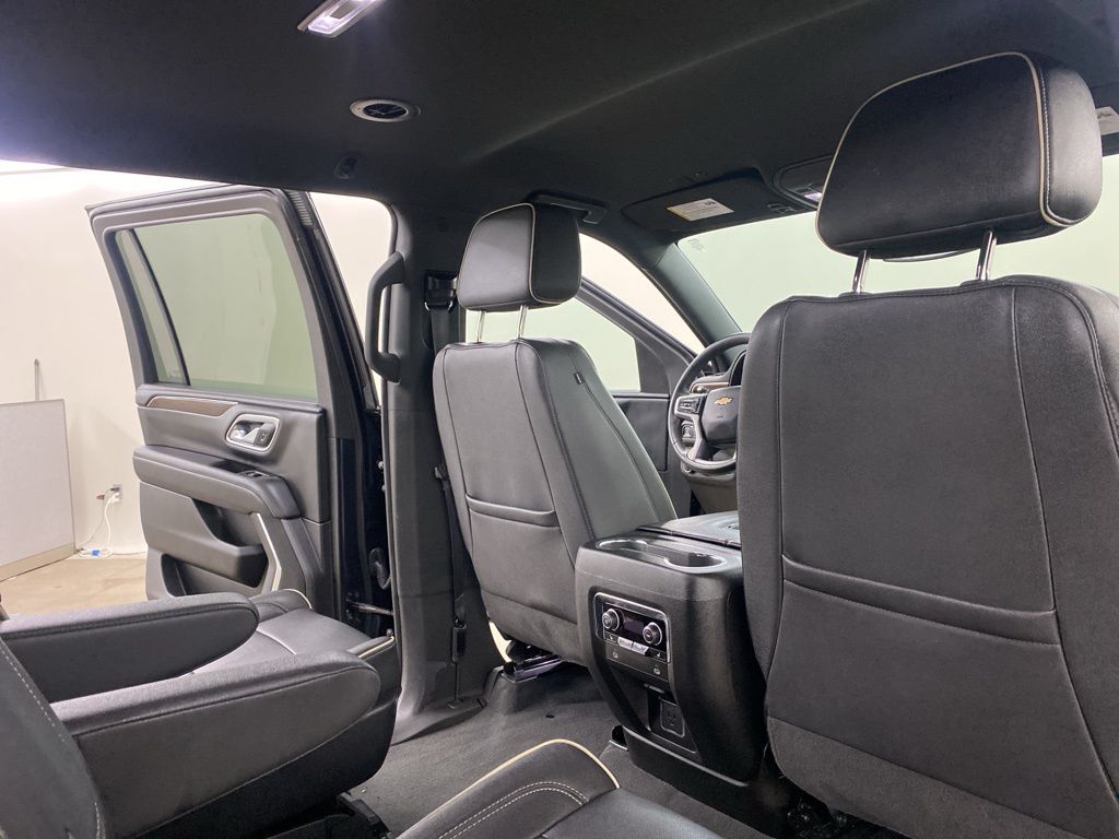 2023 Chevrolet Suburban Premier photo