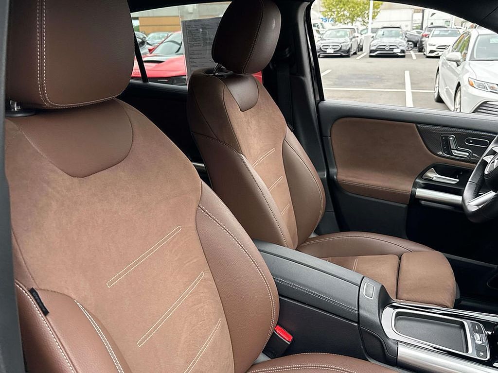 Thumbnail: 2025 Mercedes-Benz GLA - 21