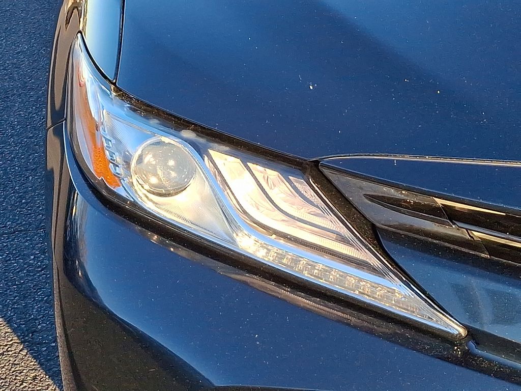 Thumbnail: 2019 Toyota Camry - 9