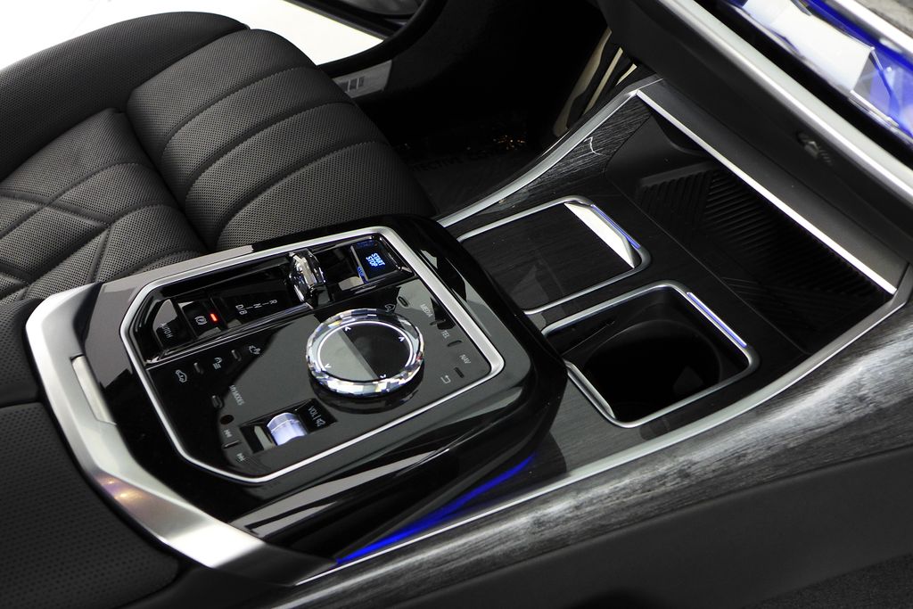 Thumbnail: 2023 BMW i7 - 15