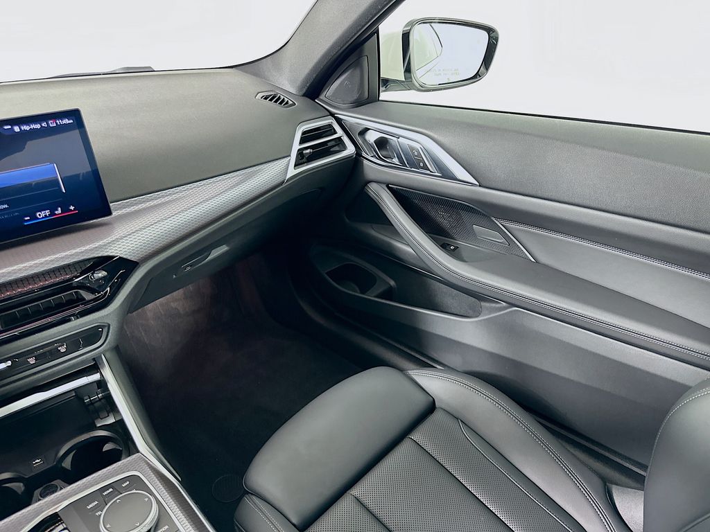 Thumbnail: 2025 BMW 4 Series - 24