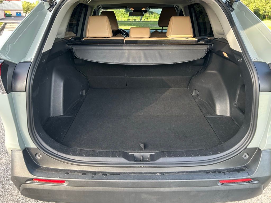 2019 Toyota RAV4 XLE Premium 10