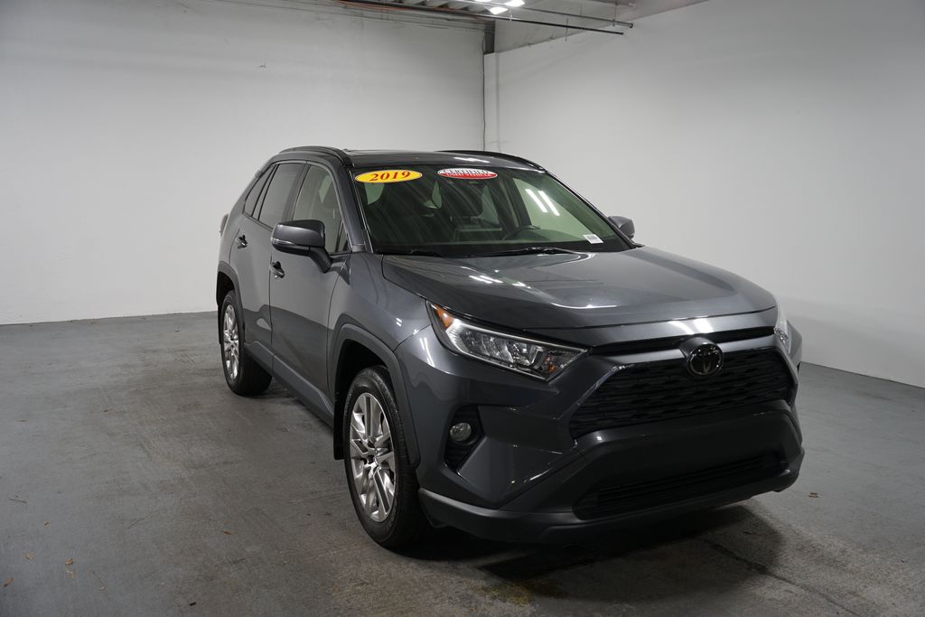 2019 Toyota RAV4 XLE Premium 3