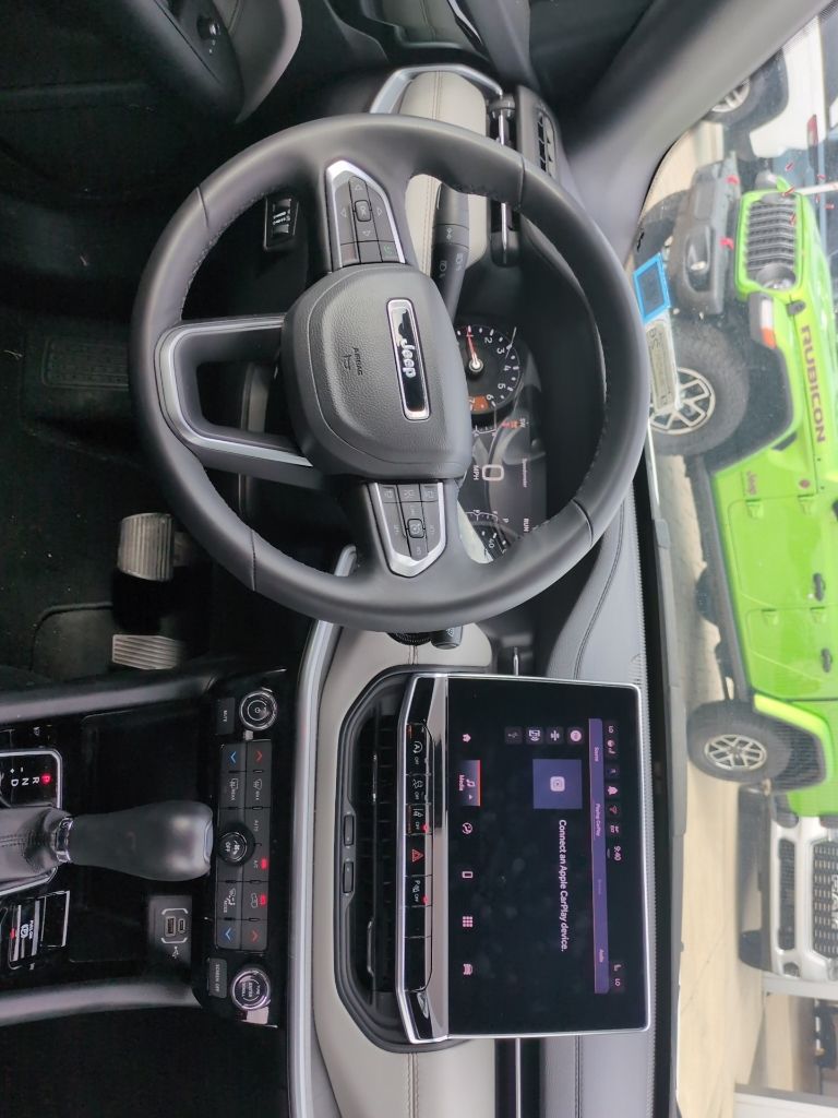 Used 2025 White Jeep Limited image 8