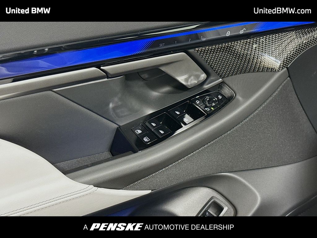 Thumbnail: 2026 BMW M5 - 3