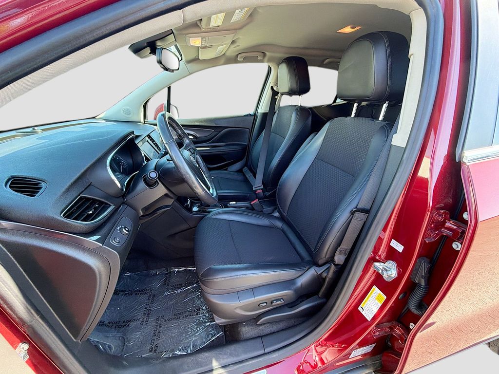 Used 2022 Red Buick Preferred image 21