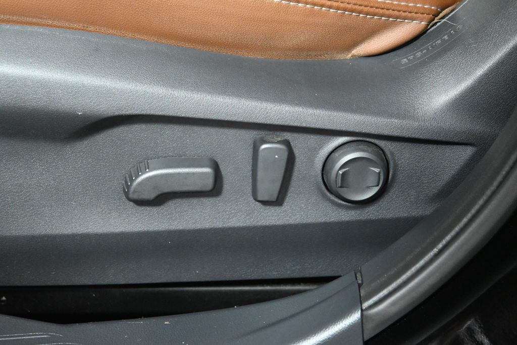 2022 Subaru Outback Touring 25