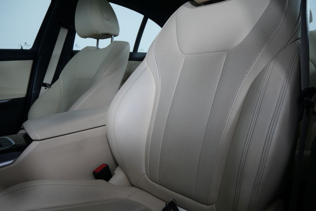 2022 BMW 3 Series 330i xDrive 10