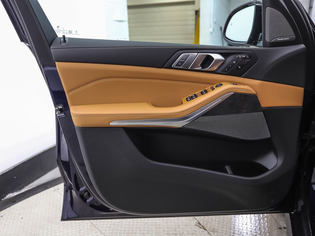 Thumbnail: 2026 BMW X7 - 9