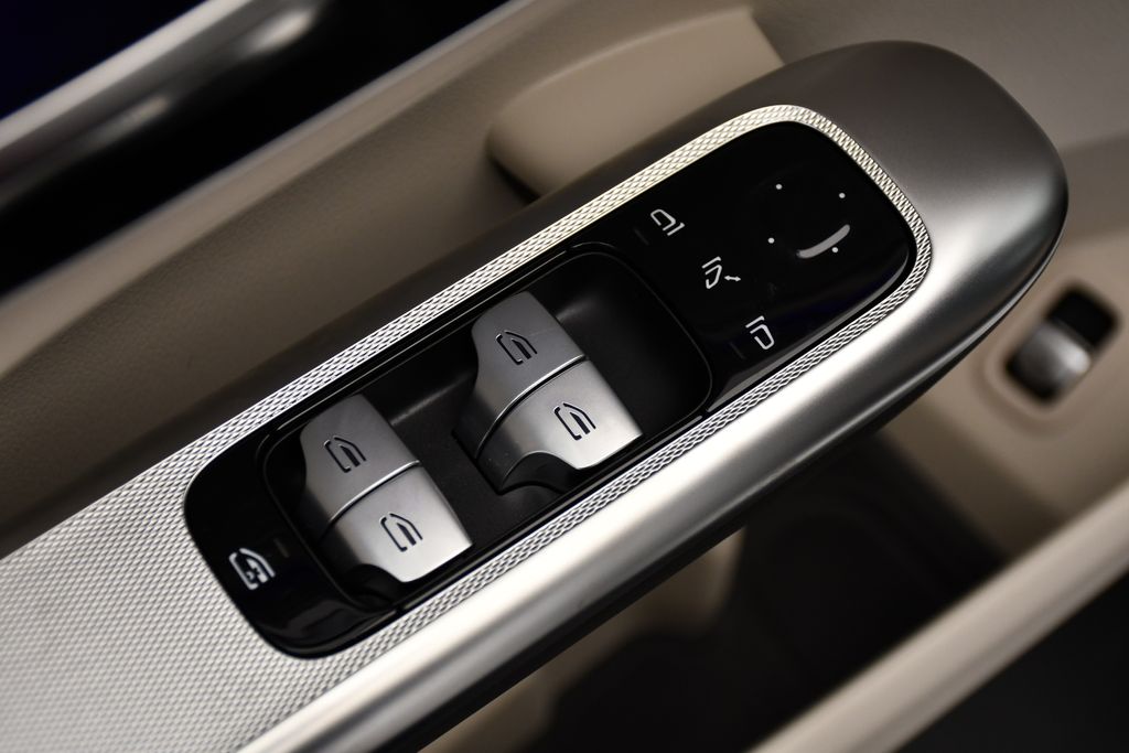 Thumbnail: 2025 Mercedes-Benz GLC - 32