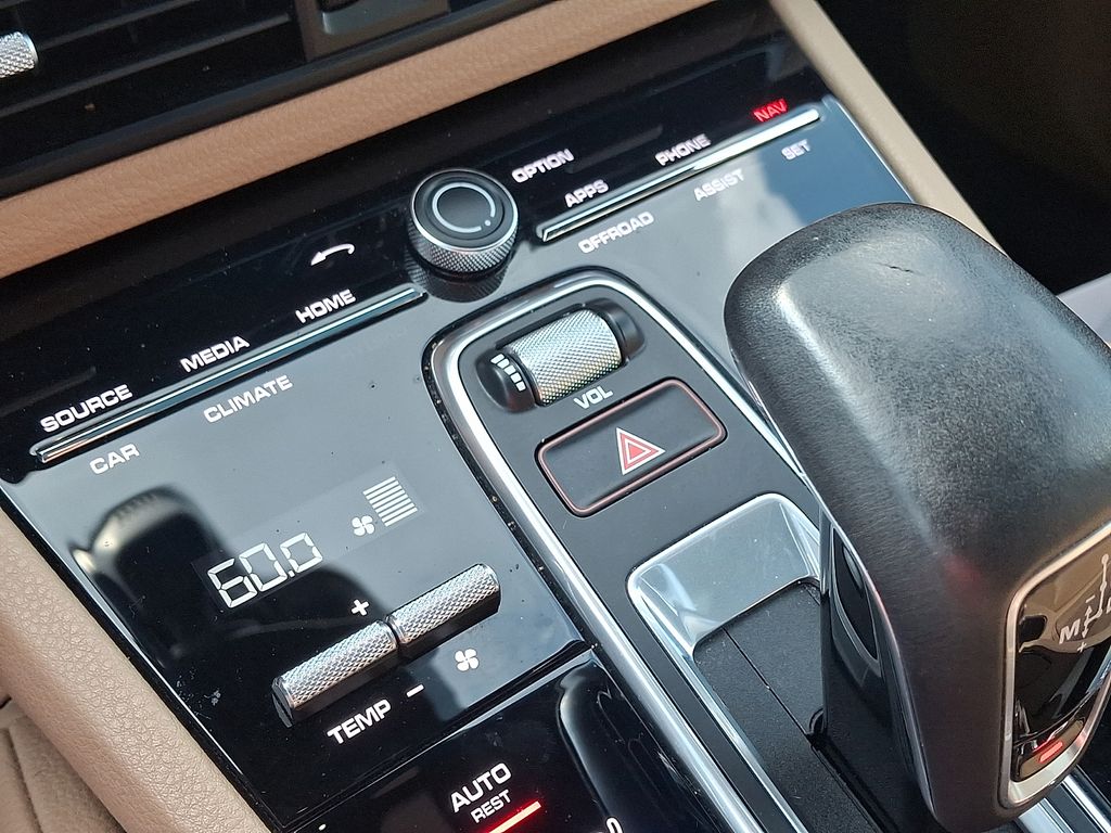 Thumbnail: 2019 Porsche Cayenne - 17