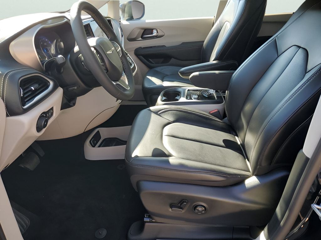 Used Car 2023 Chrysler Pacifica  Touring L For Sale Under $40,000 In Austin, Texas